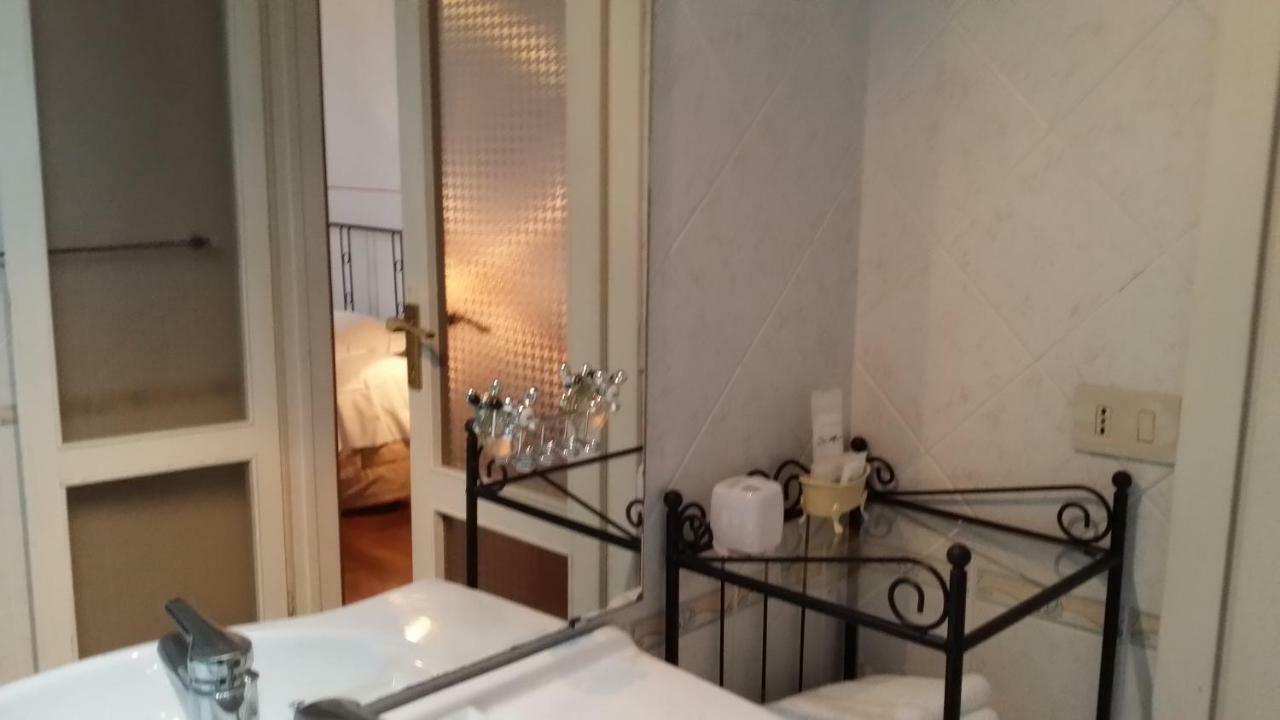 B&B Da Leo Pisa Bagian luar foto